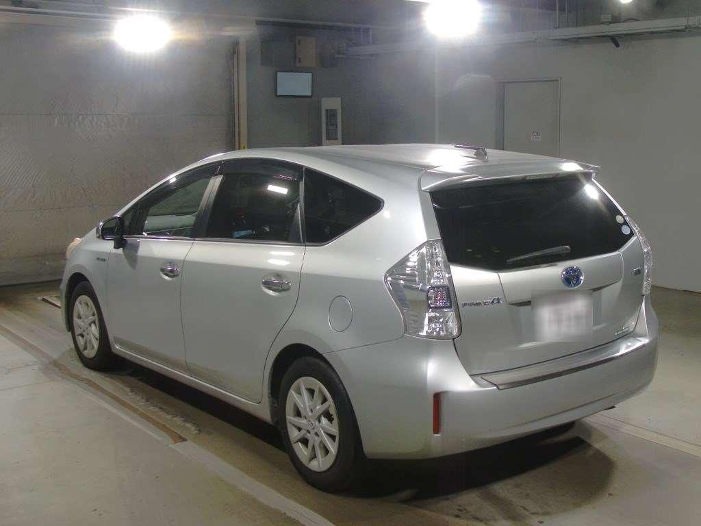 TOYOTA PRIUS ALPHA S Image 5