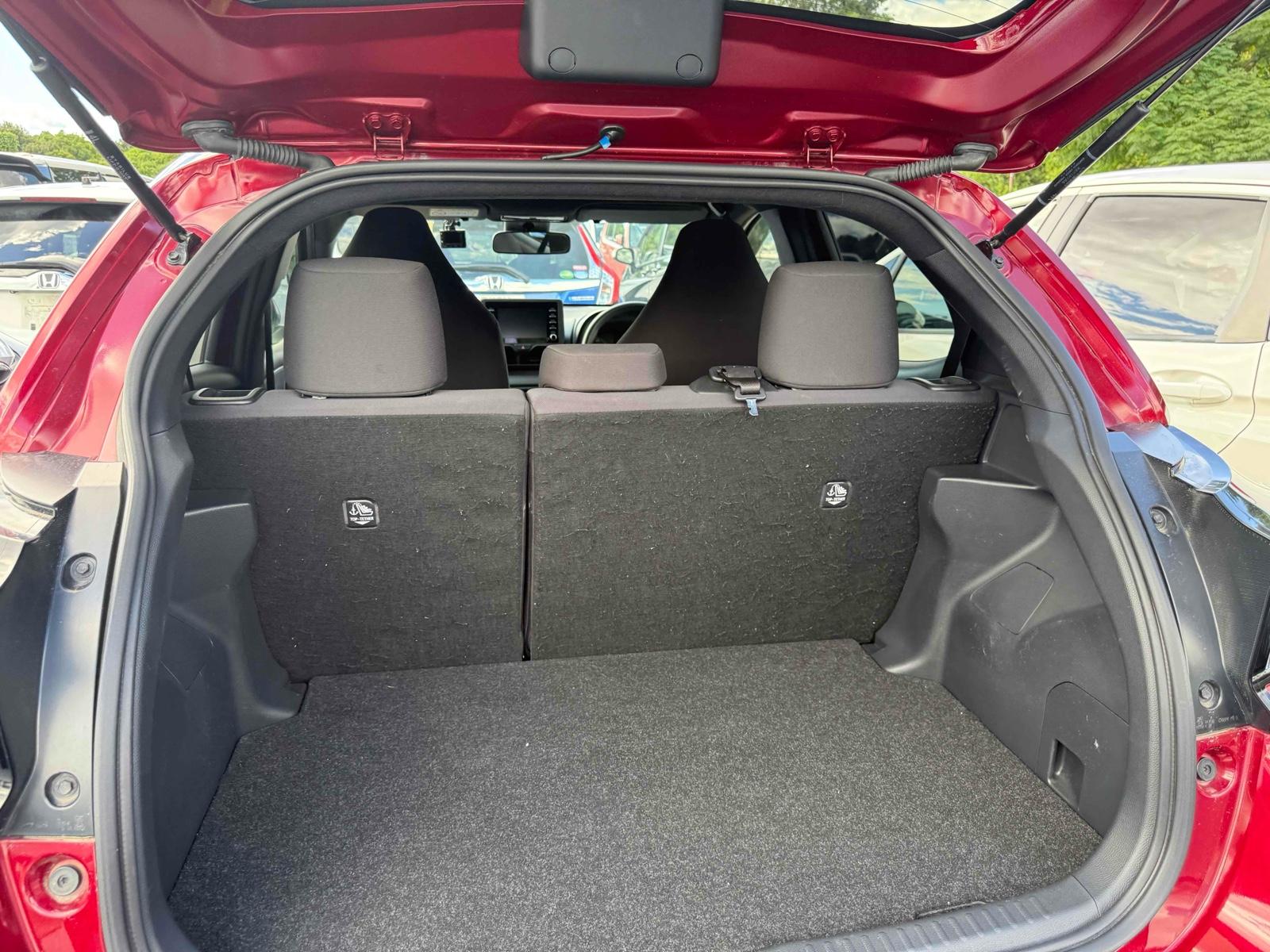 TOYOTA YARIS HYBRID X 4WD Image 12