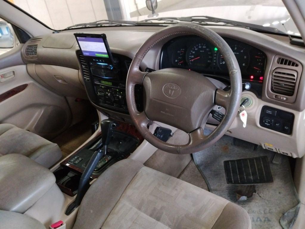 TOYOTA LAND CRUISER 100 4WD VX LIMITED Image 3