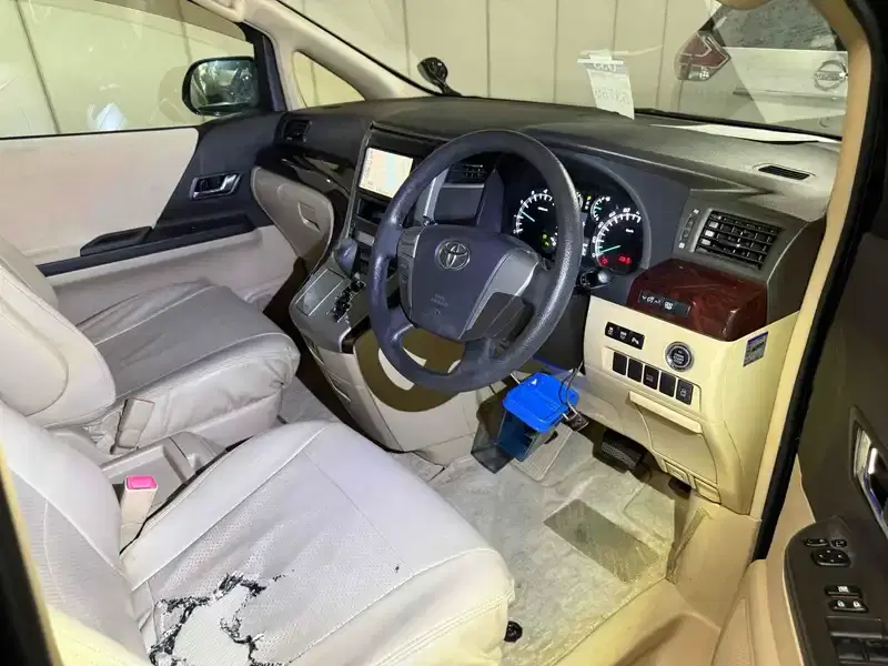 TOYOTA VELLFIRE 2.4X Image 9