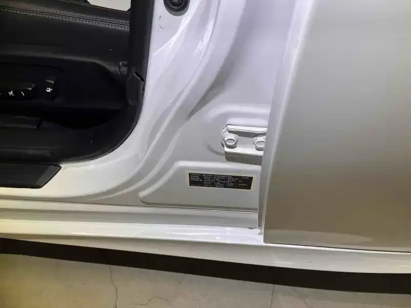 LEXUS IS IS300H Image 28