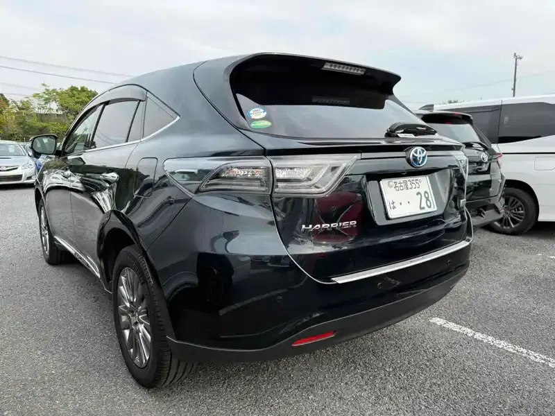 TOYOTA HARRIER HYBRID PREMIUM 4WD Image 12