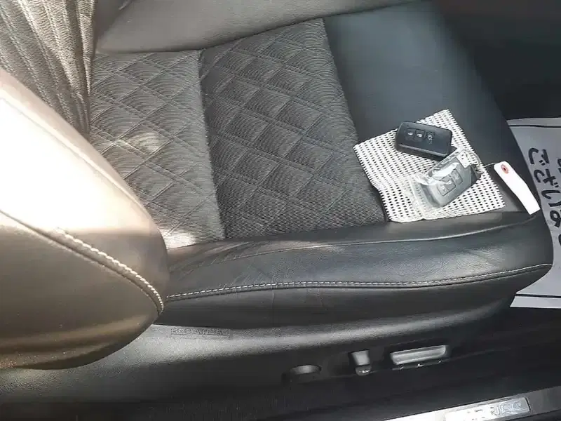 TOYOTA HARRIER HYBRID PREMIUM 4WD Image 8