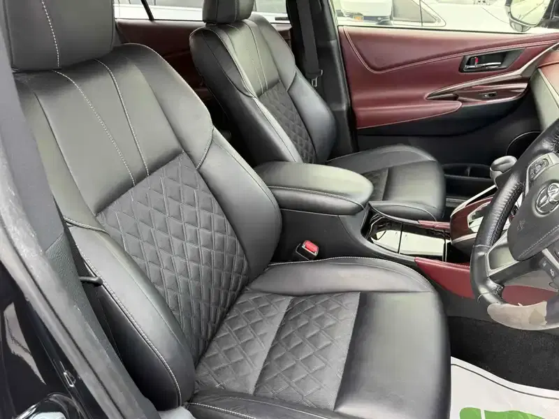 TOYOTA HARRIER HYBRID PREMIUM 4WD Image 14