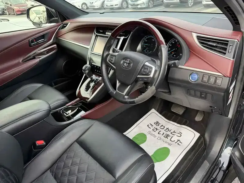TOYOTA HARRIER HYBRID PREMIUM 4WD Image 13