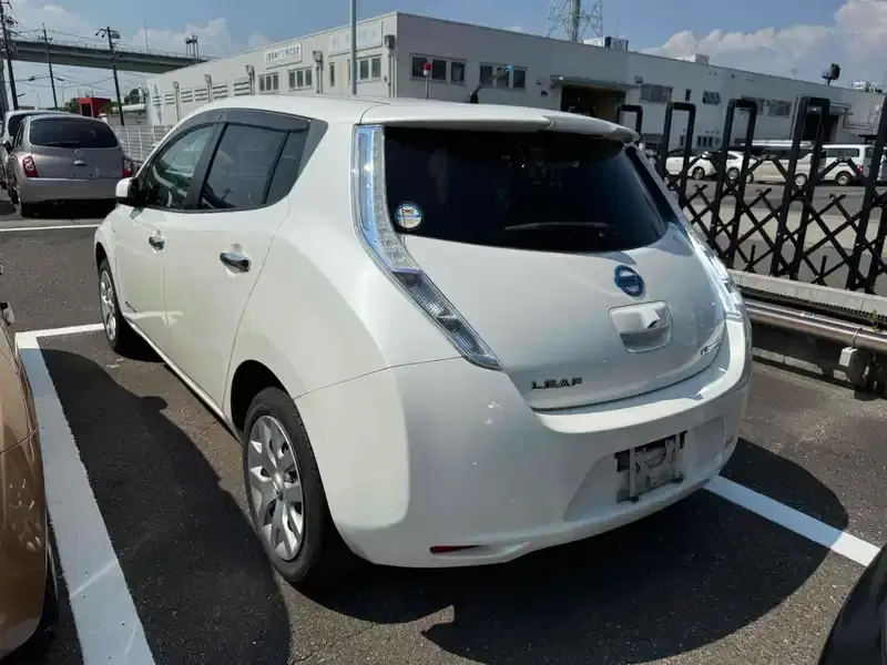 NISSAN LEAF  Image 2