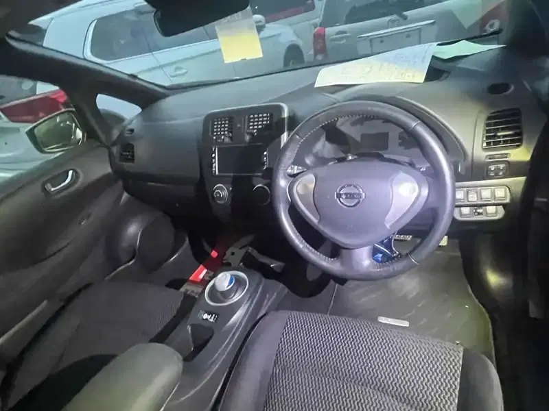 NISSAN LEAF S (30KWH) Image 10