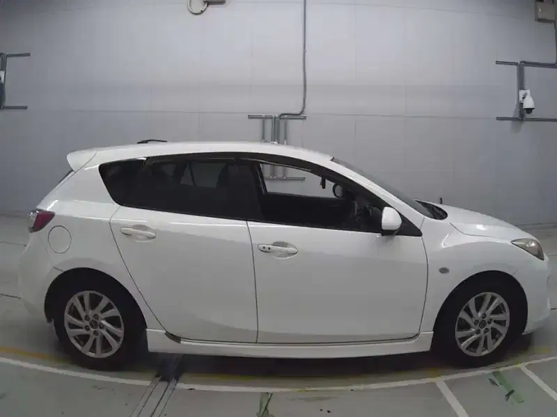 MAZDA AXELA SPORTS 15S Image 4
