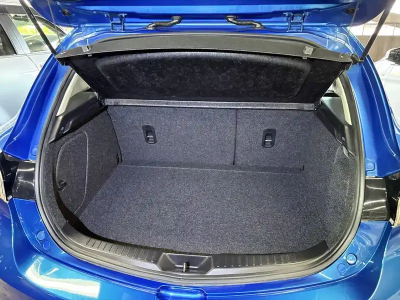 MAZDA AXELA 20C- SKYACTIVE Image 10
