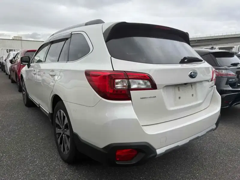 SUBARU LEGACY OUTBACK LIMITED 4WD Image 5