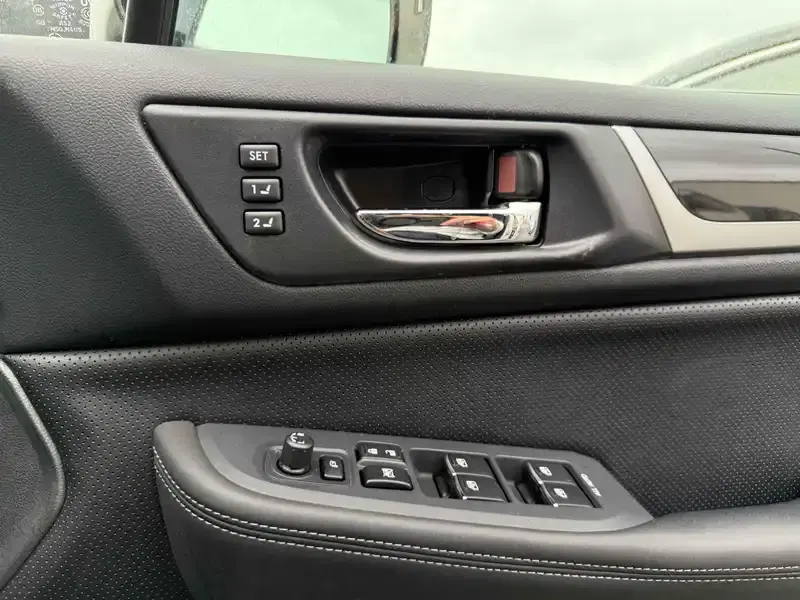SUBARU LEGACY OUTBACK LIMITED 4WD Image 11