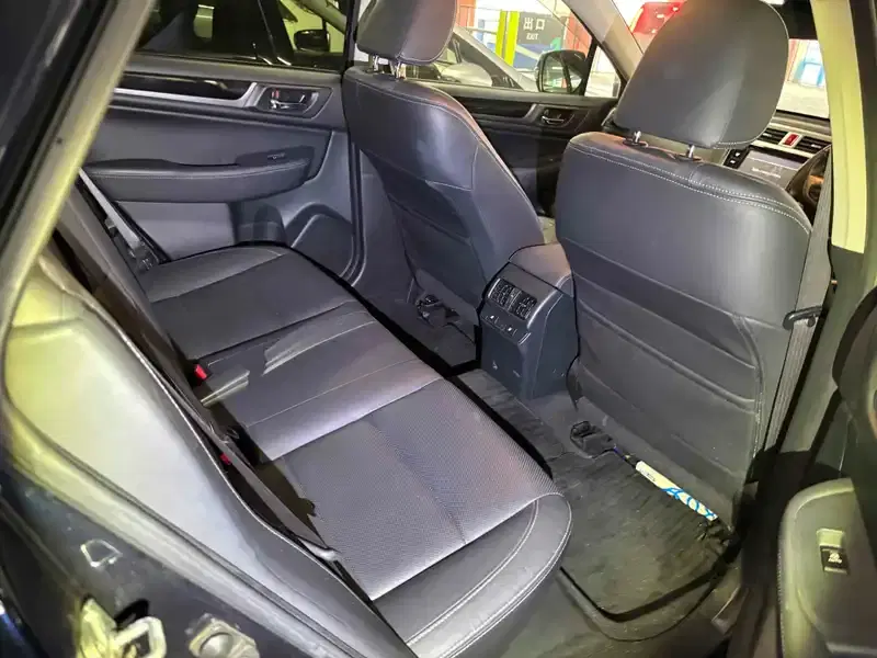 SUBARU OUTBACK 4WD LIMITED Image 10