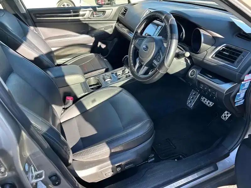 SUBARU LEGACY OUTBACK LIMITED 4WD Image 11