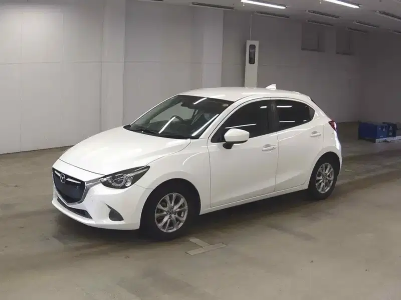 MAZDA DEMIO 13S TOURING Image 4