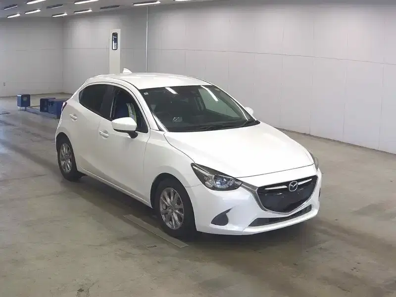 MAZDA DEMIO 13S TOURING Image 1