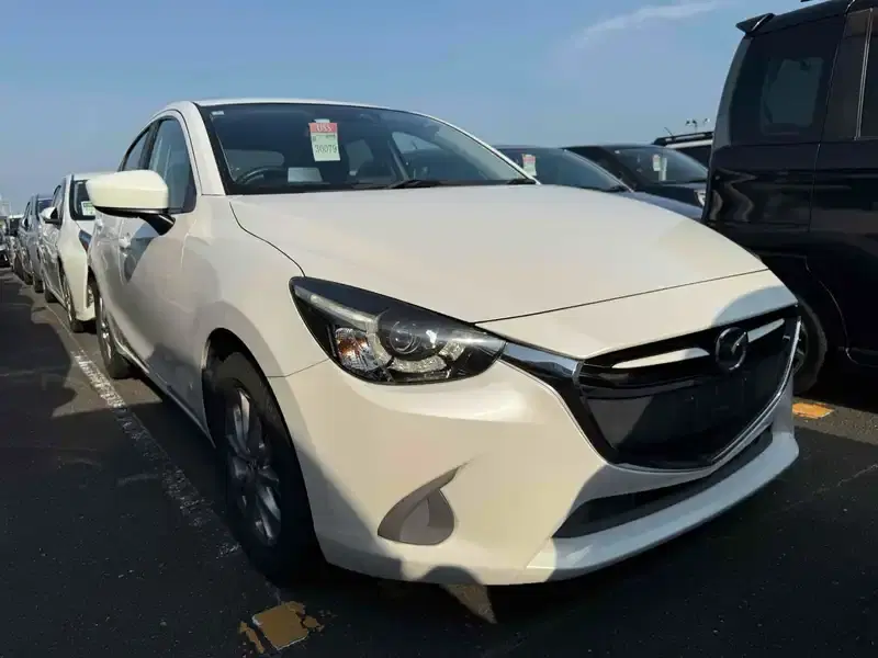 MAZDA DEMIO 13S TOURING Image 7
