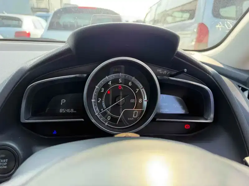 MAZDA DEMIO 13S TOURING Image 10