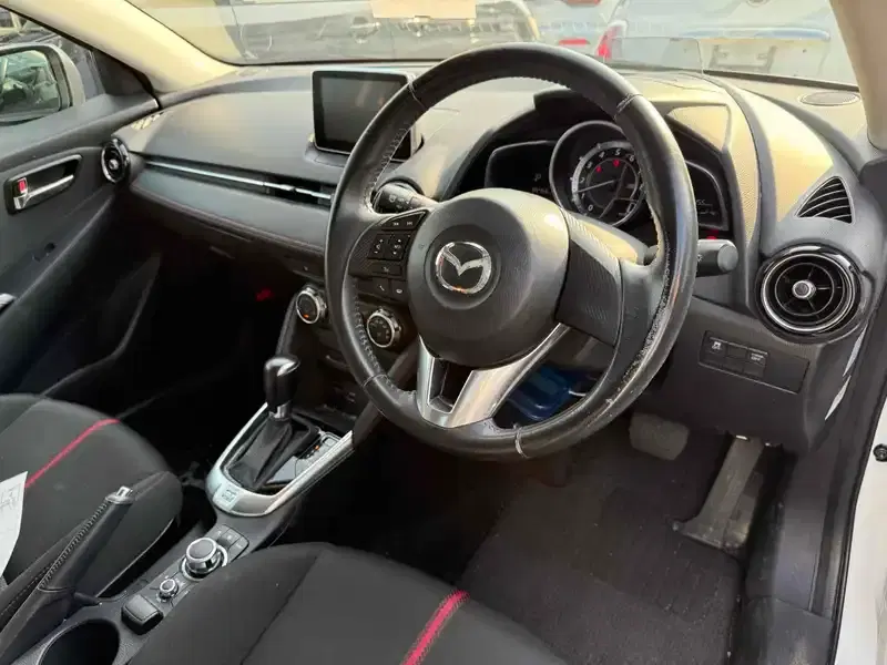 MAZDA DEMIO 13S TOURING Image 9