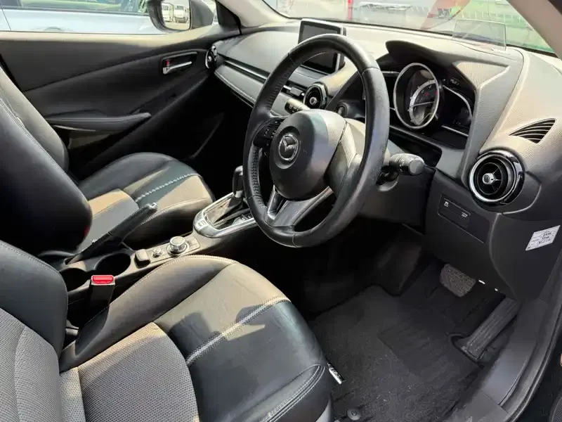 MAZDA DEMIO BLACK LEATHER LIMITED Image 10