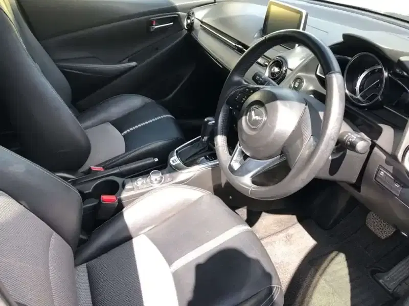 MAZDA DEMIO BLACK LEATHER LIMITED Image 3