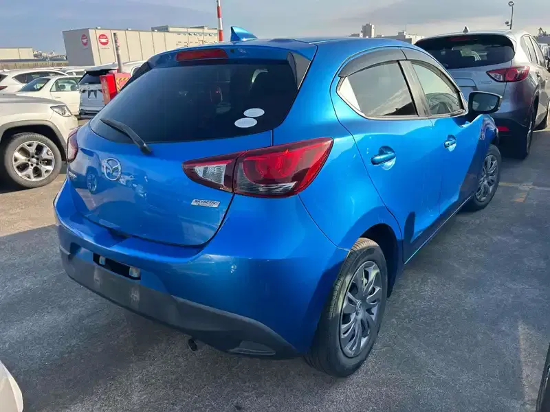 MAZDA DEMIO 13S Image 2