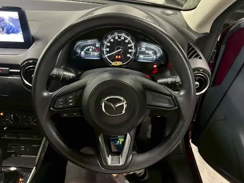 MAZDA DEMIO 13S Image 10