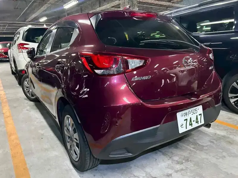 MAZDA DEMIO 13S Image 8