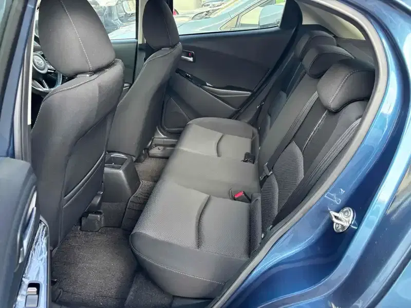 MAZDA DEMIO 15 S TOURING Image 4