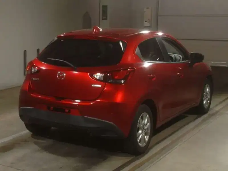 MAZDA DEMIO 15S Image 4