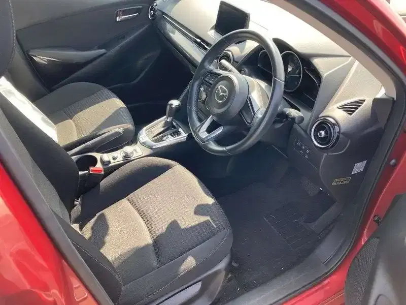 MAZDA DEMIO 15S Image 5