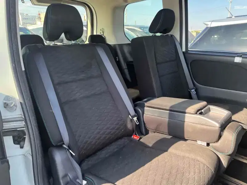 NISSAN SERENA RIDER PROPILOT Image 4