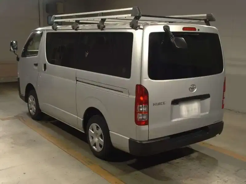 TOYOTA HIACE VAN DX Image 4