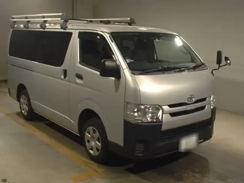 TOYOTA HIACE VAN DX Image 6