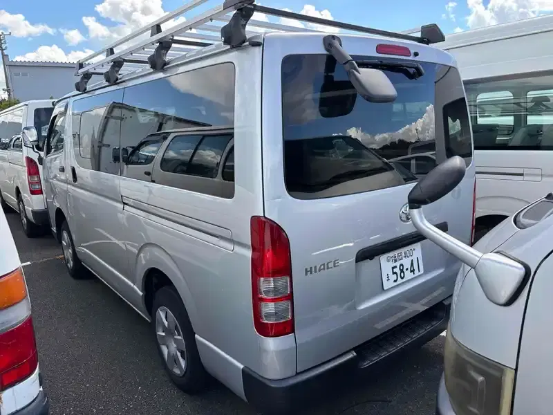 TOYOTA HIACE VAN DX Image 9