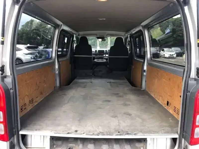 TOYOTA HIACE VAN DX Image 5