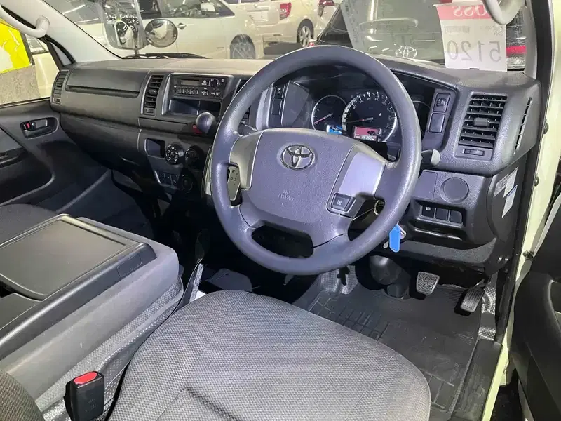 TOYOTA HIACE LONG DX Image 10