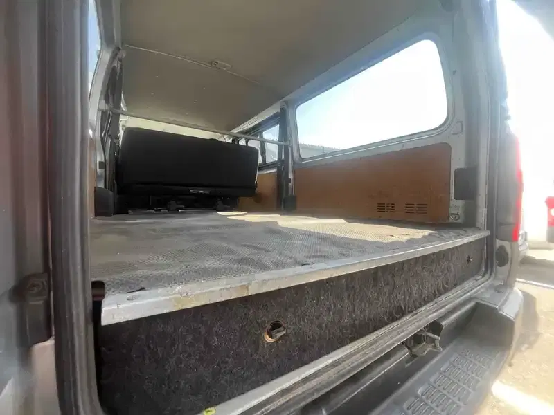 TOYOTA HIACE DX Image 16