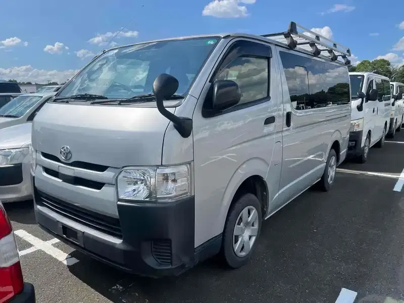 TOYOTA HIACE DX Image 1
