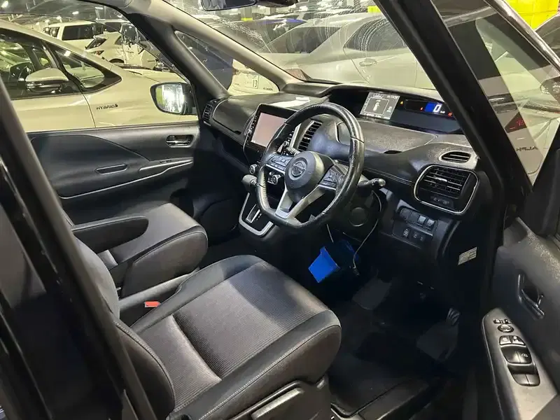 NISSAN SERENA 5D HIGHWAY STAR Image 9