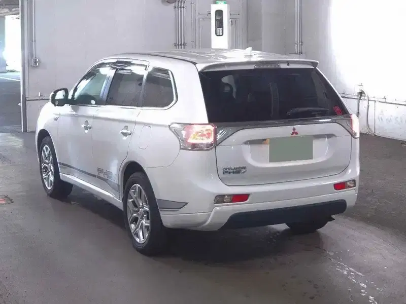 MITSUBISHI OUTLANDER PHEV 4WD G NAVI PACKAGE Image 4