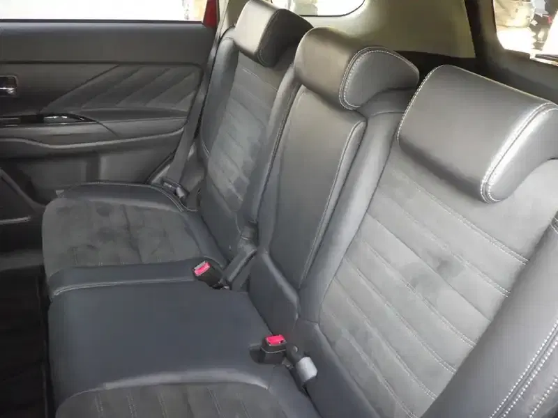 MITSUBISHI OUTLANDER PHEV 4WD G Image 8