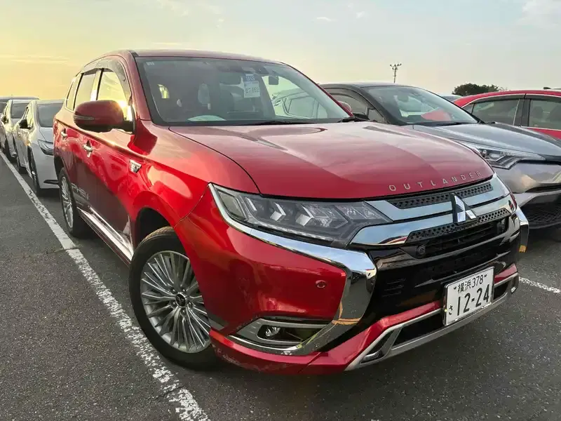MITSUBISHI OUTLANDER PHEV 4WD G Image 1