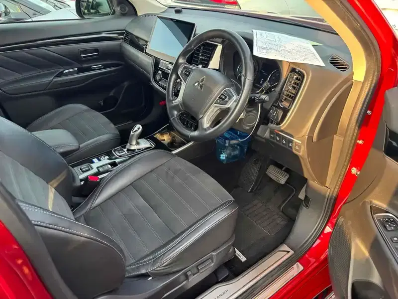 MITSUBISHI OUTLANDER PHEV 4WD G Image 9
