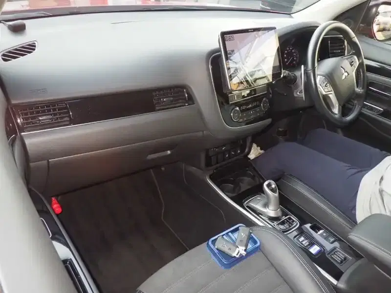 MITSUBISHI OUTLANDER PHEV 4WD G Image 5