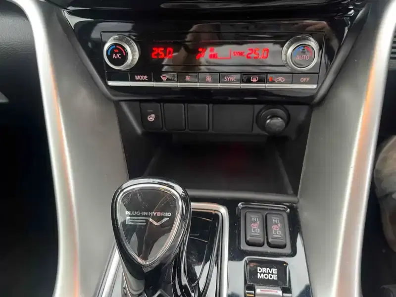 MITSUBISHI ECLIPSE CROSS 4WD G Image 11