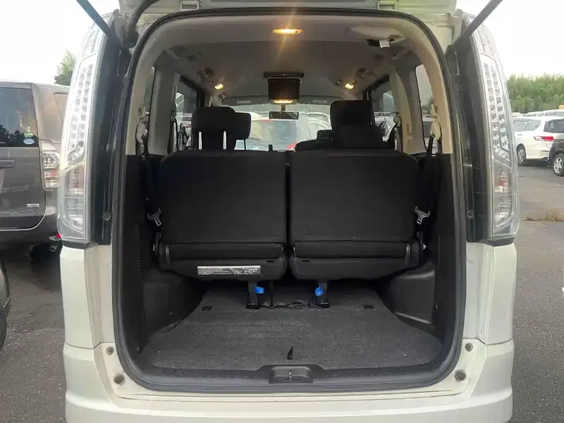 NISSAN SERENA 5D HIGHWAY STAR S-HYBRID V AERO M Image 12