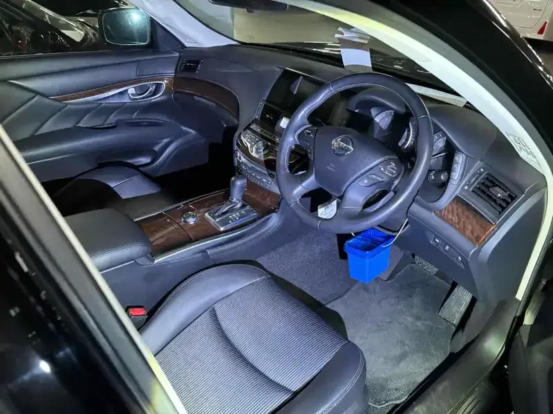 NISSAN FUGA HYBRID Image 9
