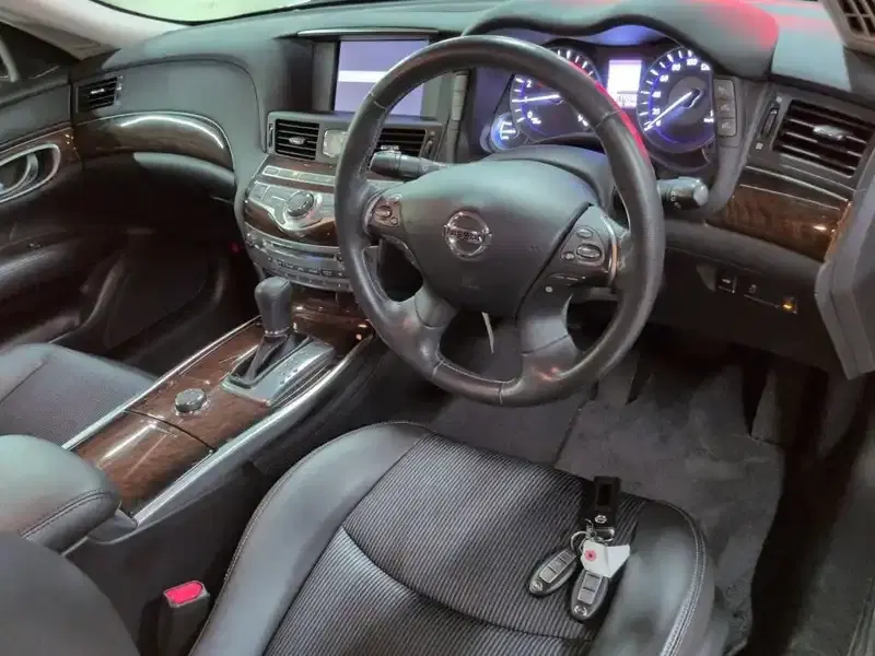 NISSAN FUGA HYBRID Image 5