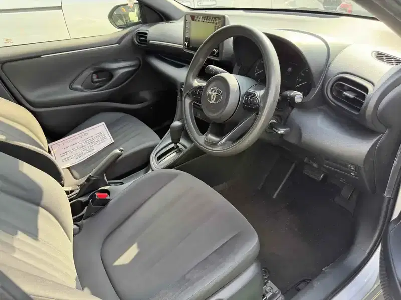 TOYOTA YARIS HYBRID X SAFETYSENSING Image 9