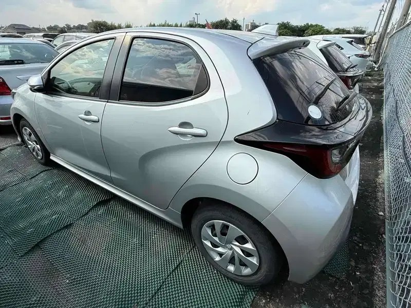 TOYOTA YARIS HYBRID X SAFETYSENSING Image 2